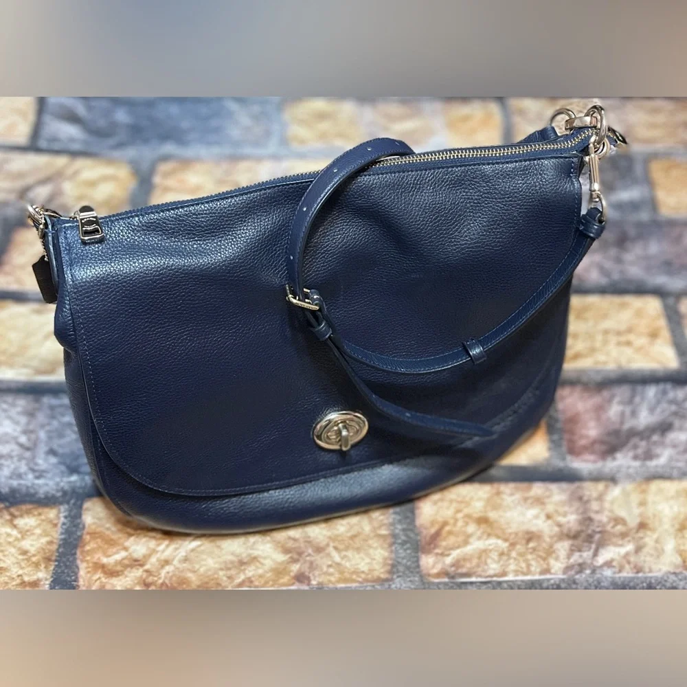 Coach Turnlock Hobo Crossbody Bag Pebbled Leather Navy Luxury Office Authentic